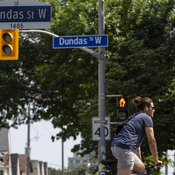 Reconsider Dundas Street renaming, three former Toronto mayors tell Chow, council